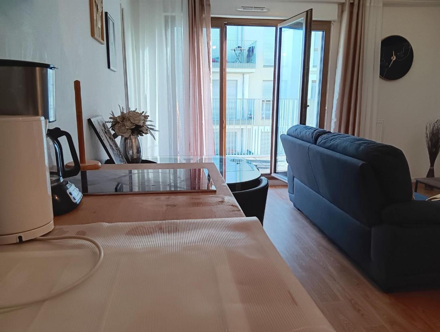 Destiny Appart' Paris -beauvais-orly- Podcasts- Stade De France Stains